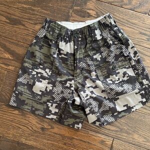 AFTCO Men's Green and Black Cargo Shorts